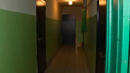 Нижнекамцам, оставившим мебель на лестничной клетке, может грозить срок - НТР 24