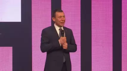 Рамиль Муллин поздравил женщин Нижнекамска на праздничном концерте на сцене ДНТ - НТР 24