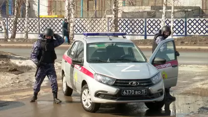 В Нижнекамске росгвардейцы в канун своего праздника задержали мужчину, угрожавшего продавцу отверткой