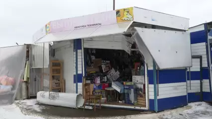 Неизвестные вскрывают ларьки на центральном рынке в Нижнекамске