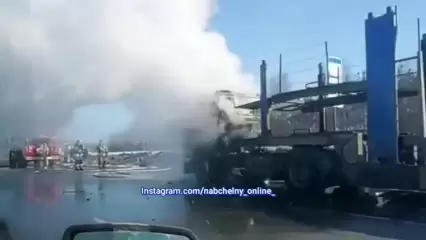 На трассе в Татарстане сгорел автовоз
