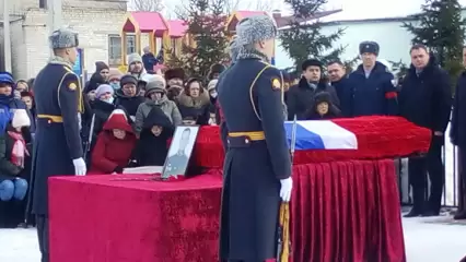 В селе Елантово под Нижнекамском прошла церемония прощания с погибшим на Украине Александром Осиповым