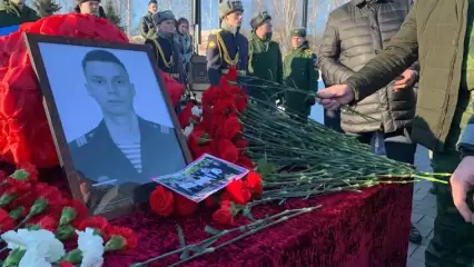 «Погиб, защищая нас»: в Нижнекамске простились с Ильнуром Сибгатуллиным - НТР 24