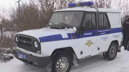 Сотрудникам полиции пришлось обороняться от дерущихся дебоширов в Казани
