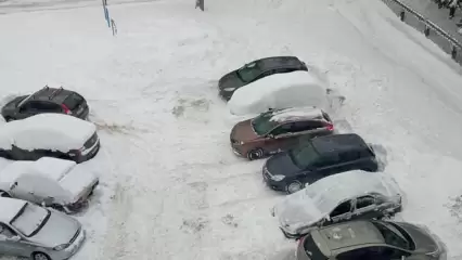 Брошенная более трёх лет назад машина во дворе мешает нижнекамцам - НТР 24