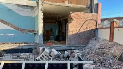 В Казани рабочий погиб под руинами обрушившейся кирпичной стены