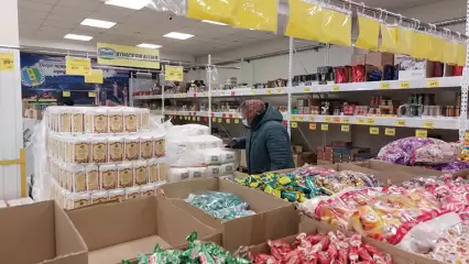 Нижнекамцы массово «сметают» с полок магазинов сахар и крупы