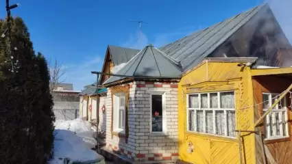 В Татарстане неизвестные подожгли дом, пострадал мужчина