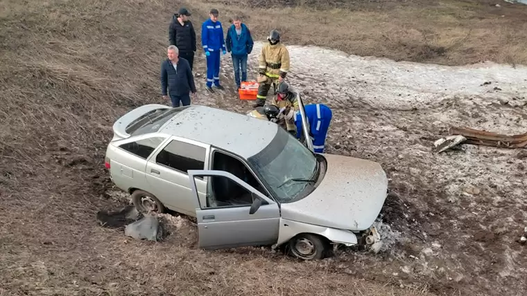 В Татарстане мужчина на отечественном авто слетел с трассы и погиб