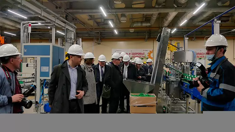 Делегация РАН и президент Татарстана посетили промышленные предприятия Нижнекамска 