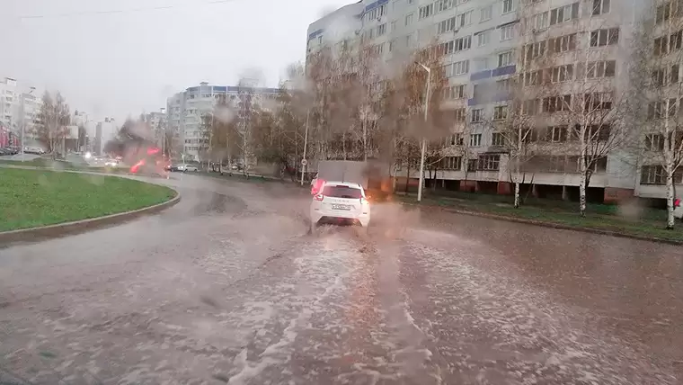Улицы Нижнекамска затопило по щиколотку после ливня