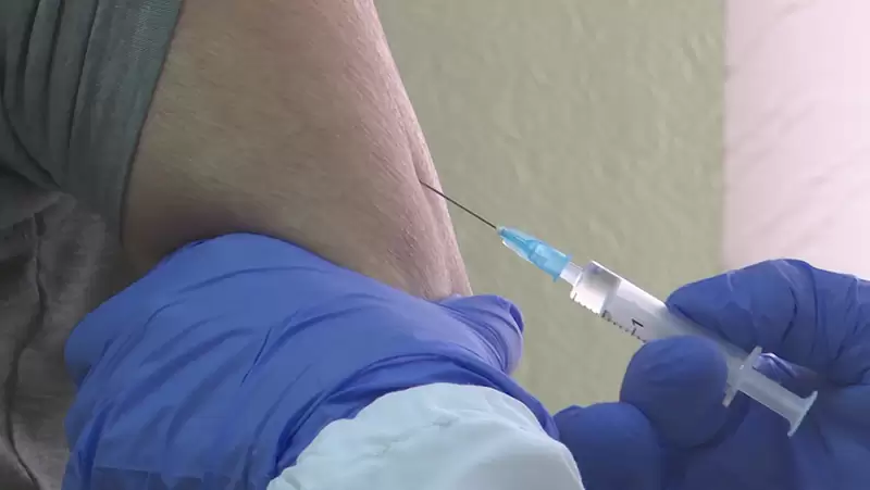 Вакцинацию от коронавируса внесли в национальных календарь детских прививок