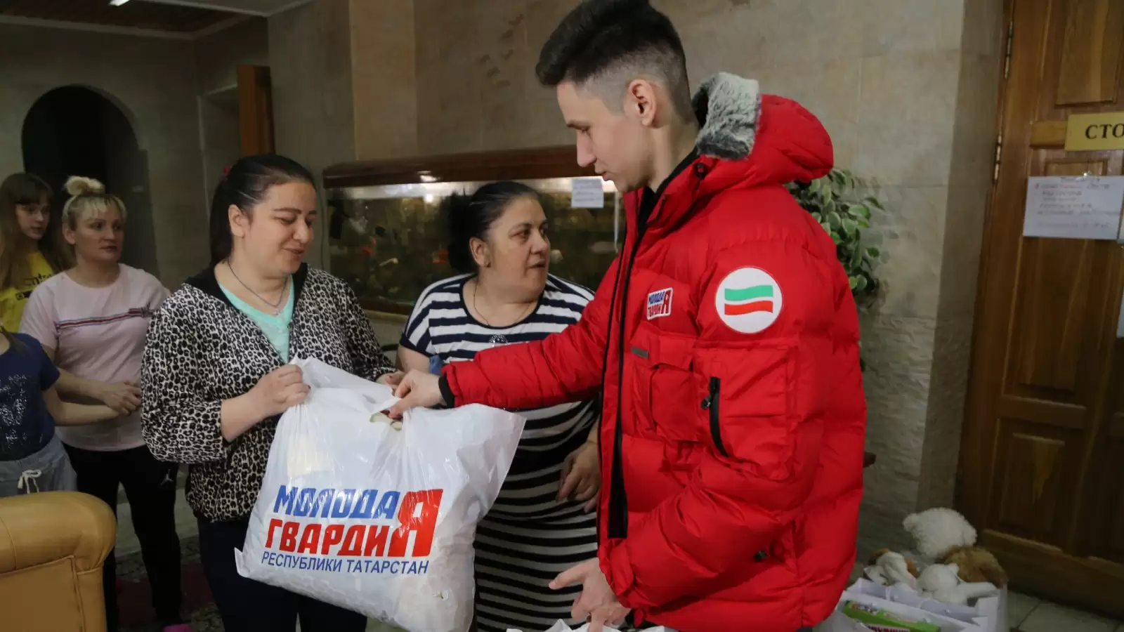 Волонтеры Татарстана оказывают помощь прибывшим переселенцам из ДНР и ЛНР