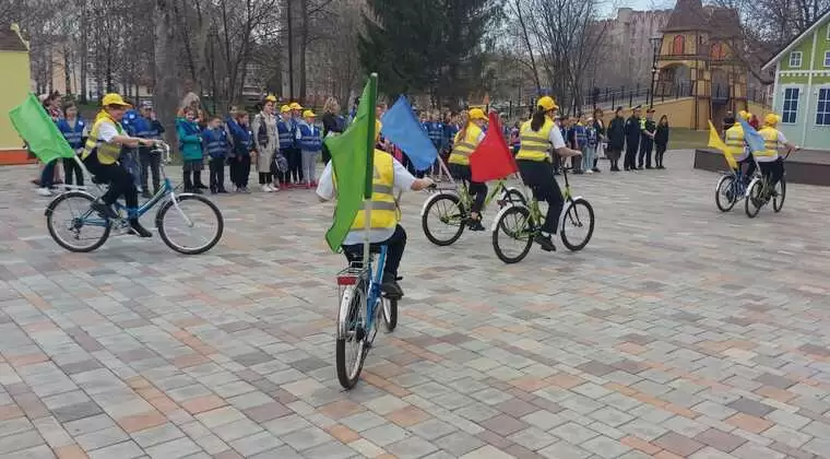 В Нижнекамске 160 школьников посоревновались в мастерстве управления велосипедом