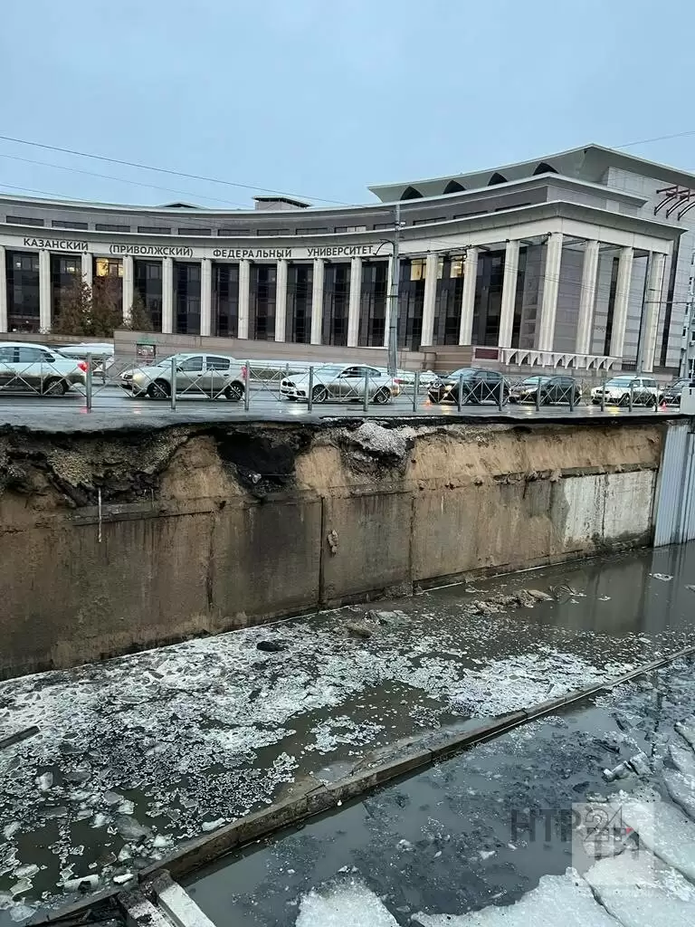 В центре Казани обрушилась подпорная стенка Булака