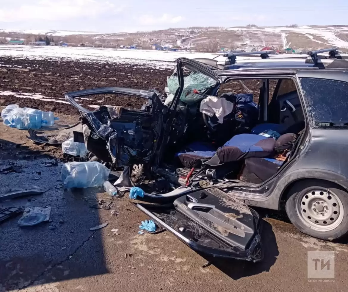 На трассе в Татарстане водитель погиб при лобовом столкновении с «ГАЗелью»