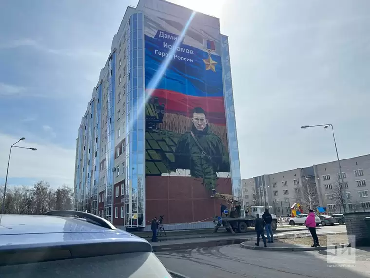 В Казани на фасаде дома появился мурал в память военного, погибшего во время спецоперации