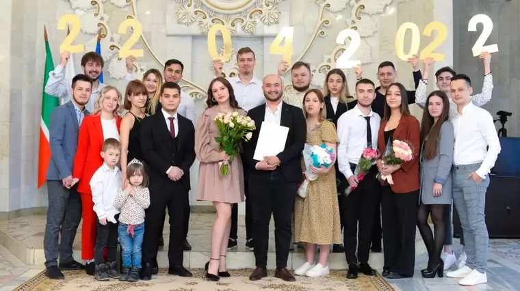 В «красивую дату» в Нижнекамске сыграли свадьбу 14 молодожёнов