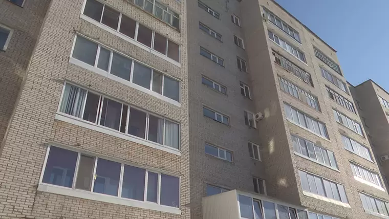 В Казани девушка выпала с восьмого этажа и осталась жива