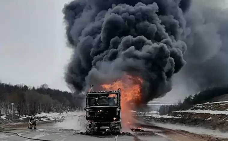 На трассе М-7 в Верхнеуслонском районе Татарстана сгорела фура с полиэтиленом