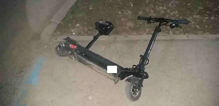 В Альметьевске 10-летний мальчик на электросамокате попал под колеса легковушки