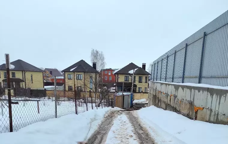 В казанском посёлке жители перекрыли дорогу
