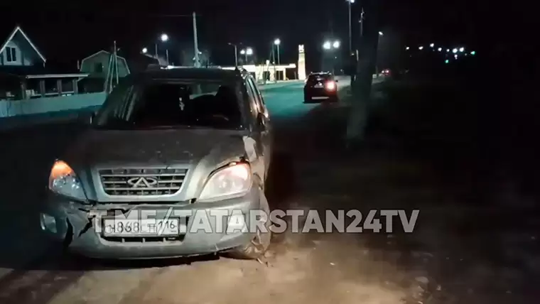 В Казани водитель врезался в столб из-за кошки