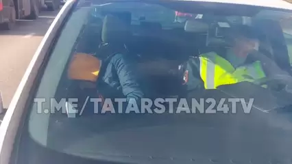 В Казани пьяный водитель устроил два ДТП и уснул в машине ГИБДД