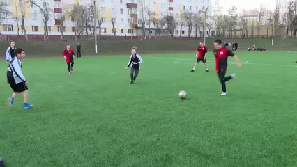 В Нижнекамске стартовал футбольный турнир «Кожаный мяч»