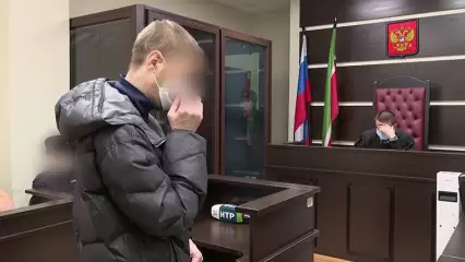 В Нижнекамске продолжается суд над мужчиной, до смерти избившего знакомого из-за телефона