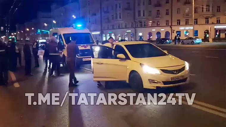 В Татарстане девушка, перебегавшая дорогу, попала под колёса