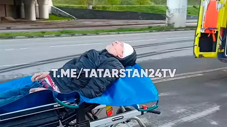 В Казани мужчина разбил голову после размахивания пакетом