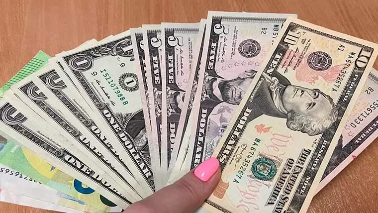 Жительница Нижнекамска попросила мошенника вернуть ей деньги, но он отказался