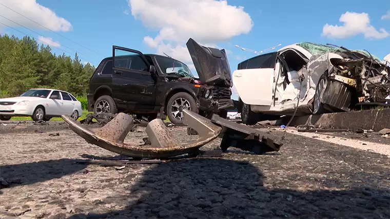 Видео с авто, попавшего в страшную аварию под Нижнекамском, поможет восстановить картину событий