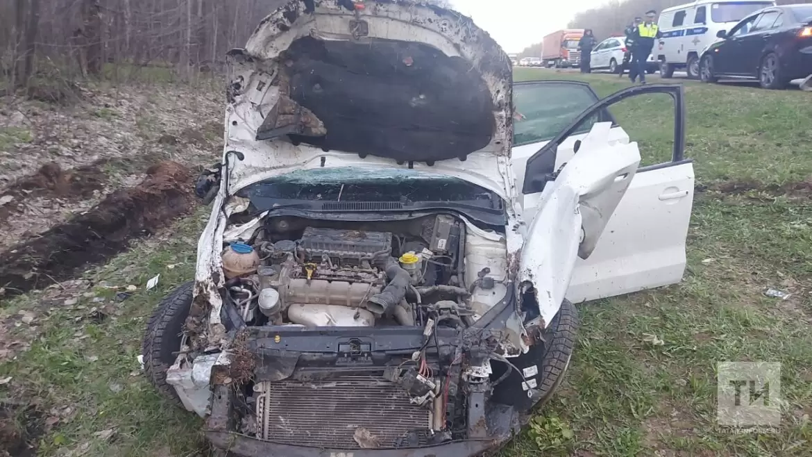 В Татарстане на трассе столкнулись две иномарки – погиб один человек