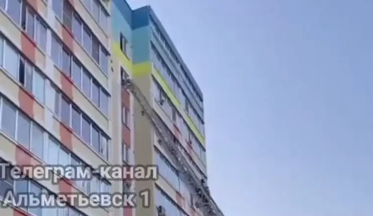 В Альметьевске в результате падения с 9 этажа погиб ребёнок