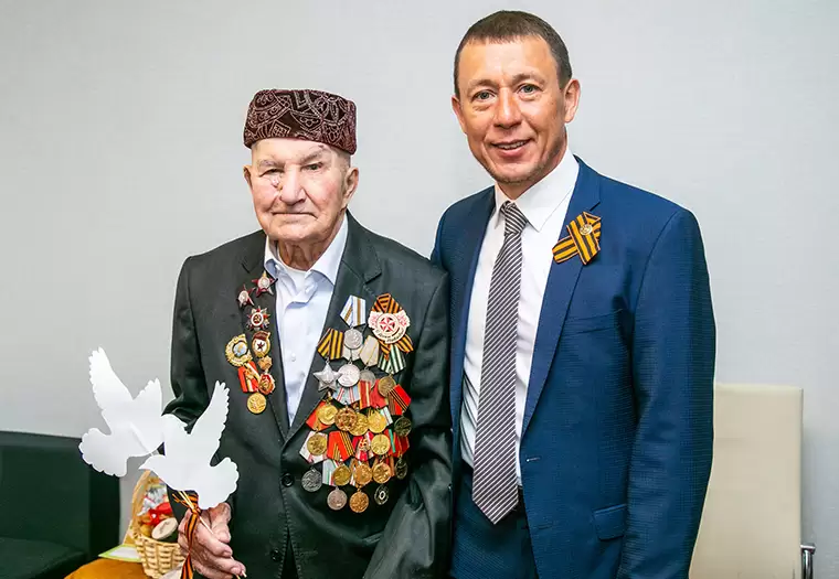 Рамиль Муллин поздравил с наступающим Днём Победы ветерана Великой Отечественной войны Зинура Давляткирова
