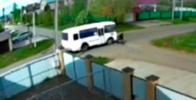Момент гибели в ДТП подростка на мопеде в Елабуге попал на видео