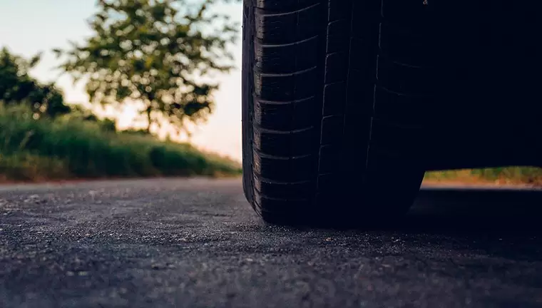 В Татарстане водитель легковушки погиб в столкновении с «КамАЗом» из-за лопнувшего колеса