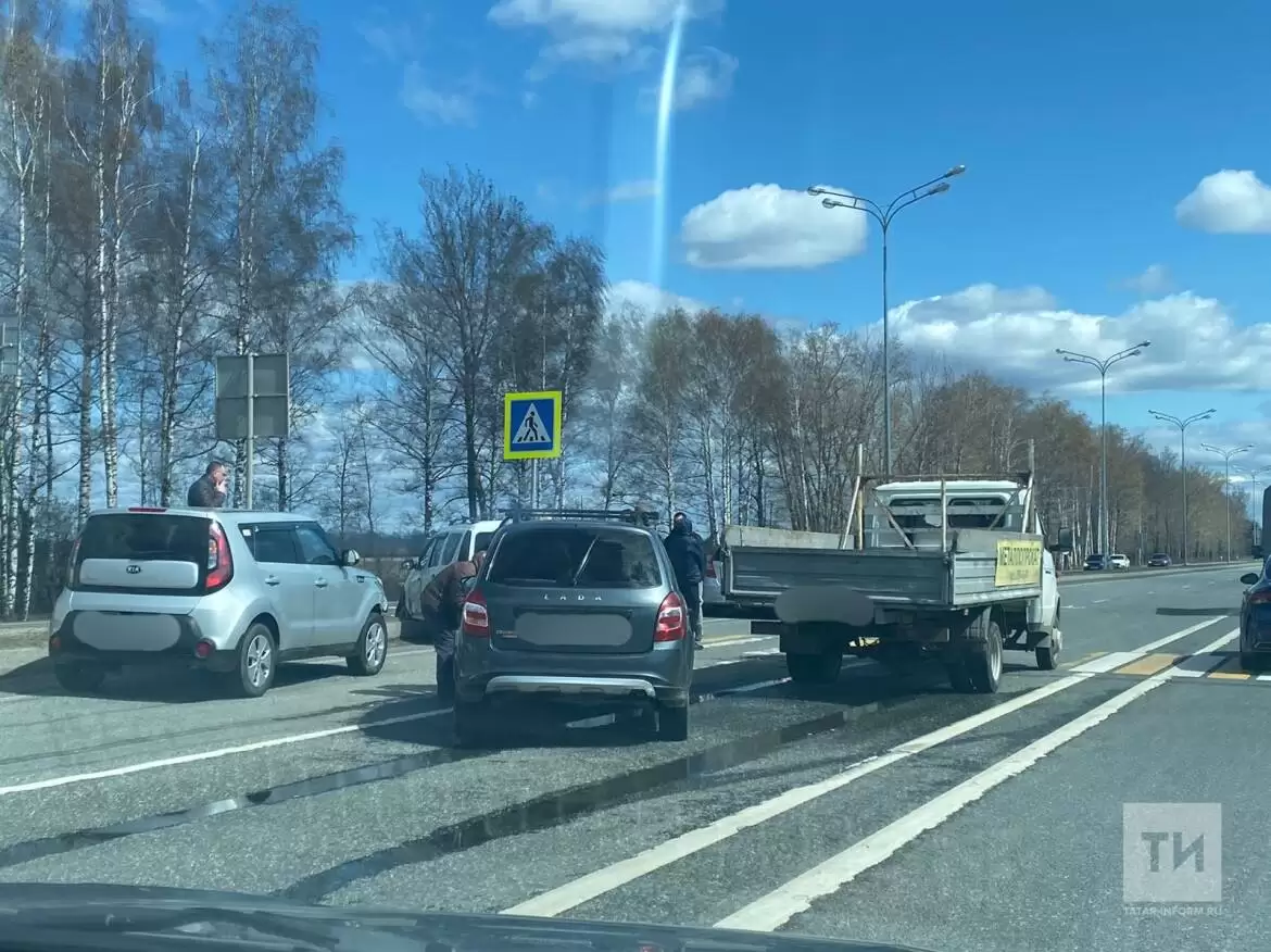 На трассе в Татарстане произошла массовая авария – столкнулись семь автомобилей