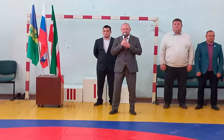 В Нижнекамске провели соревнования по борьбе среди школьников к 1100-летию принятия ислама Волжской Булгарией