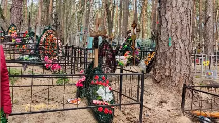 Жительница Татарстана обнаружила, что на могиле её прабабушки захоронен чужой человек