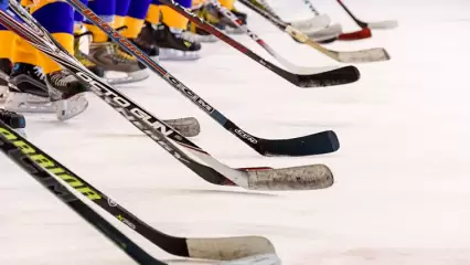 Нижнекамец обманывал жителей России при продаже хоккейных клюшек через сайт объявлений
