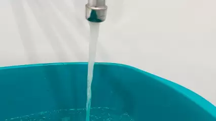 Нижнекамцы месяц купаются в тазике из-за отсутствия напора воды - НТР 24