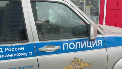 В Татарстане молодой парень вонзил горлышко бутылки в грудь мужчине