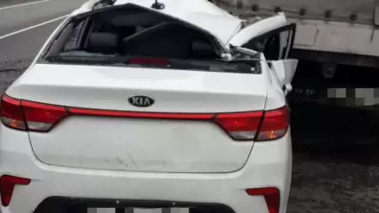 В Татарстане виновник ДТП бросил в авто зажатого внутри пассажира и скрылся