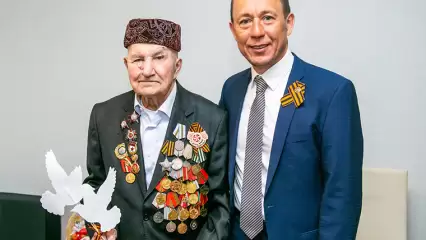 Рамиль Муллин поздравил с наступающим Днём Победы ветерана Великой Отечественной войны Зинура Давляткирова