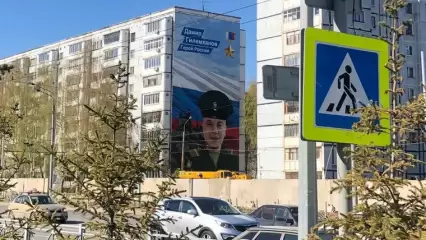 В Казани на одном из домов появился мурал в честь Героя России Дамира Гилемханова