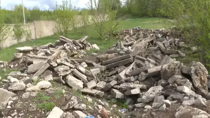 Реке Омшанка в Нижнекамске грозит исчезновение: уже третий год к ней свозят крупный строительный мусор
