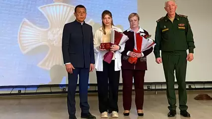 В Нижнекамске семье погибшего на Украине Александра Осипова вручили Орден Мужества